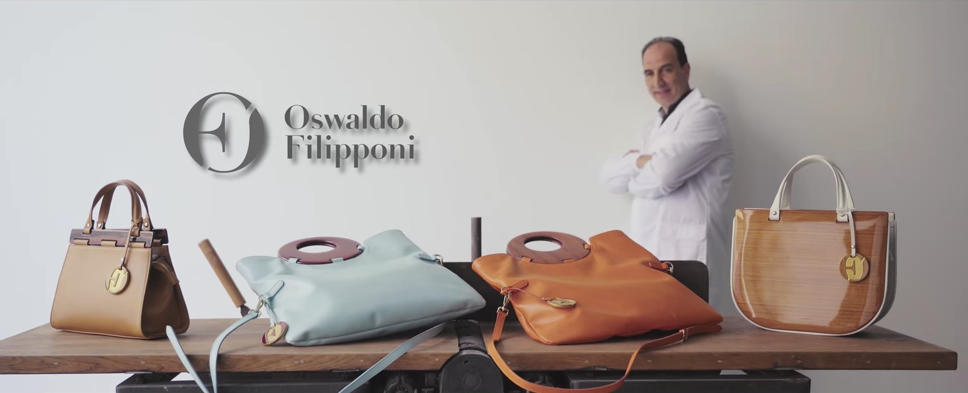 Oswaldo Filipponi designer di borse di lusso in legno e pelle